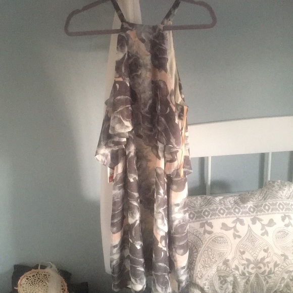 Beautiful dress for a social or business function - Picture 1 of 4